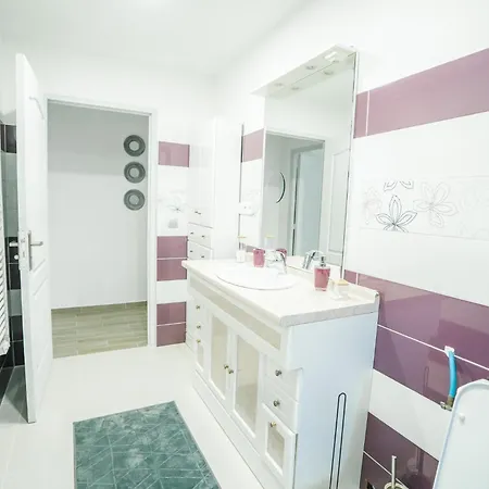 La Pierre Dorée Appartement *